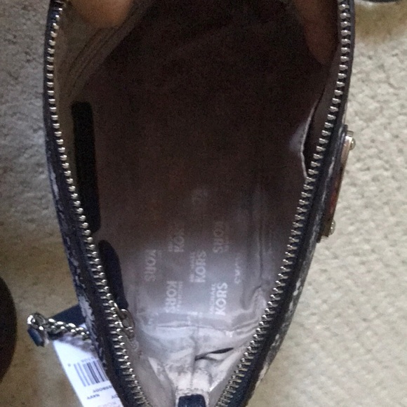 NWT Michael Kors Cindy dome navy floral crossbody - Picture 3 of 4